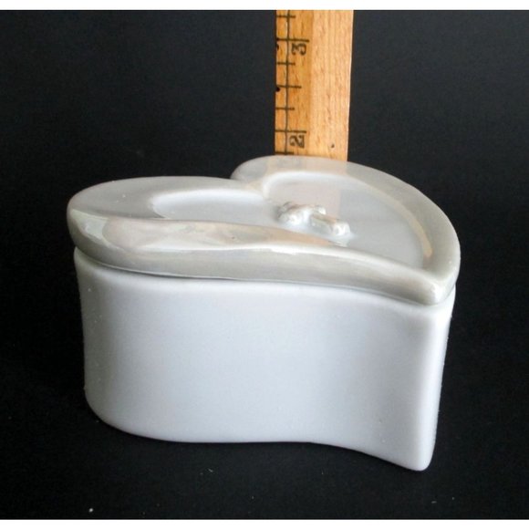 Heart with Cross Porcelain Ring Jewelry Trinket Box Wedding First Communion Conf - Picture 3 of 6